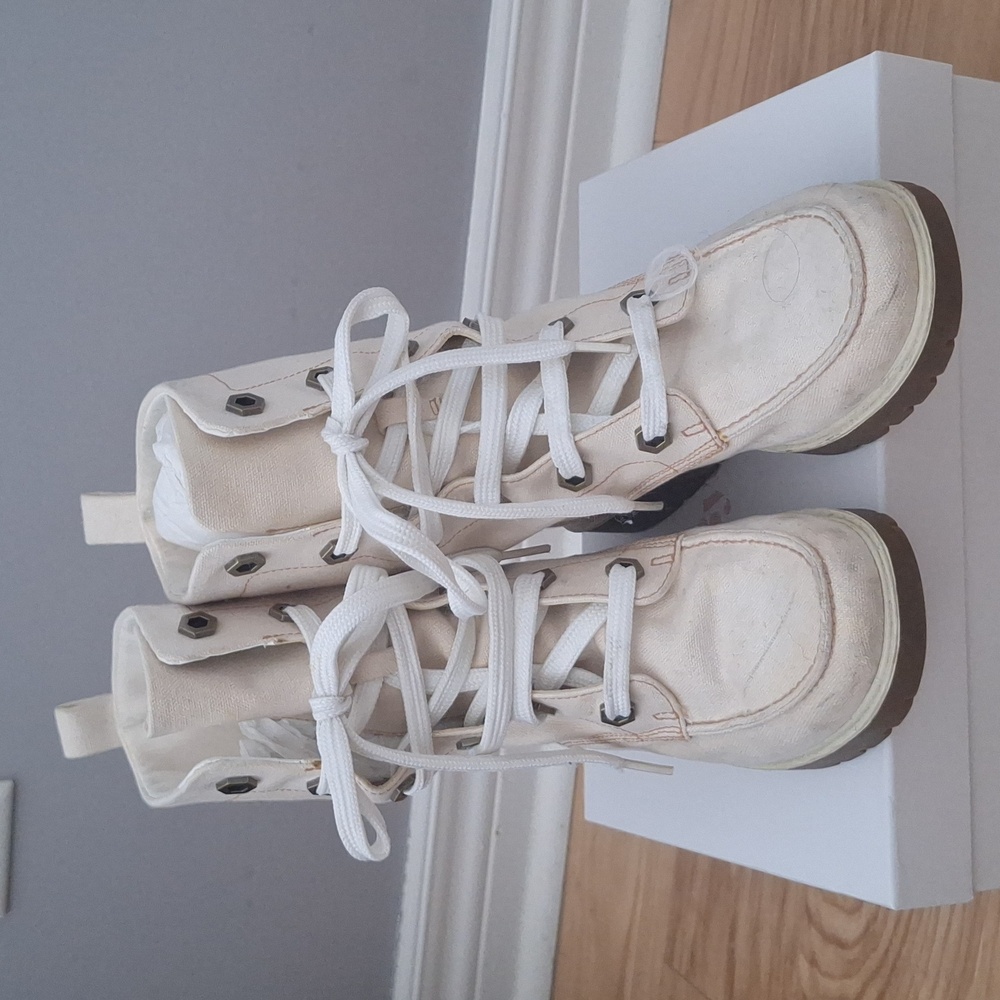 Timberland laced up boot - Picture 2 of 5